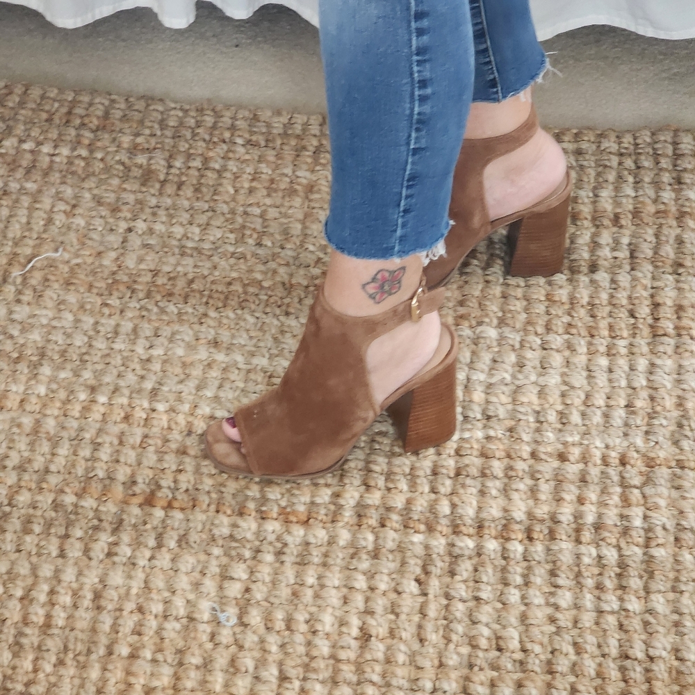 Steve Madden peep toe tan suede sling back heels.